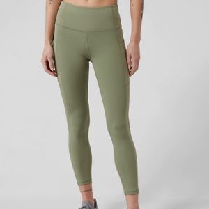 NWOT! Athleta Ultimate Stash Pocket 7/8 Tights